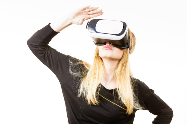 Woman wearing VR goggles - Zdjęcie, obraz