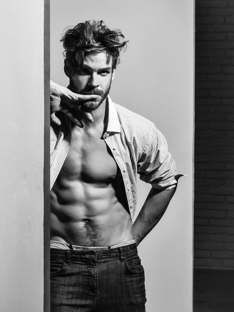 Thoughtful handsome muscular man - Foto, Imagem