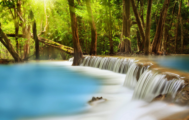 Хуай Mae Kamin водоспад - Фото, зображення