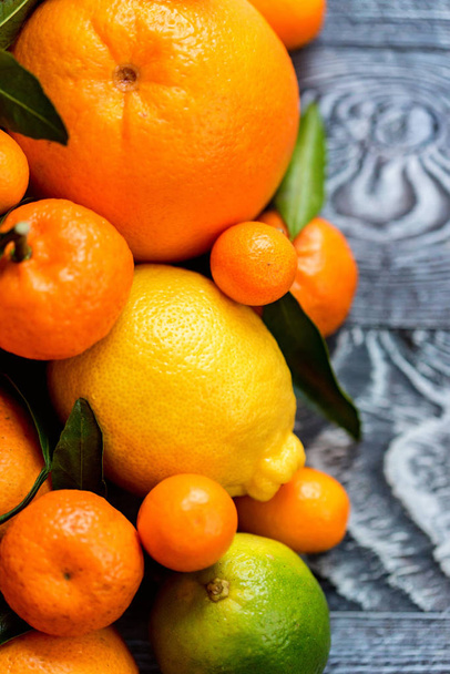 Close-up of various citrus fruits - Фото, изображение