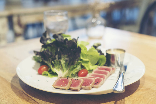 fresh Tuna salad with vegetable - Φωτογραφία, εικόνα