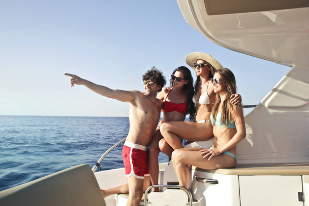 Group of friends having fun in a boat - Foto, Imagem