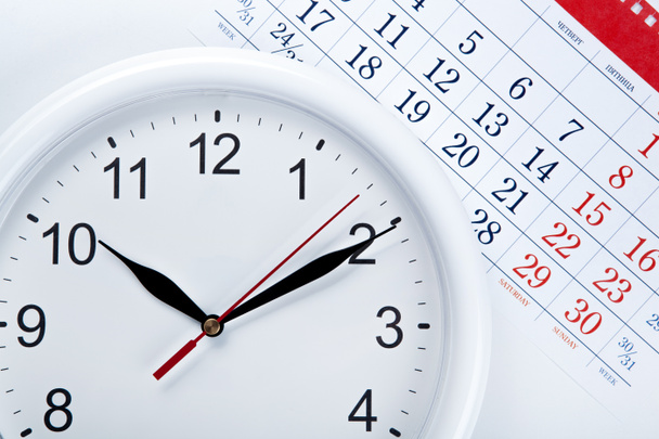 cadran de l'horloge et feuille de calendrier avec numéros
 - Photo, image