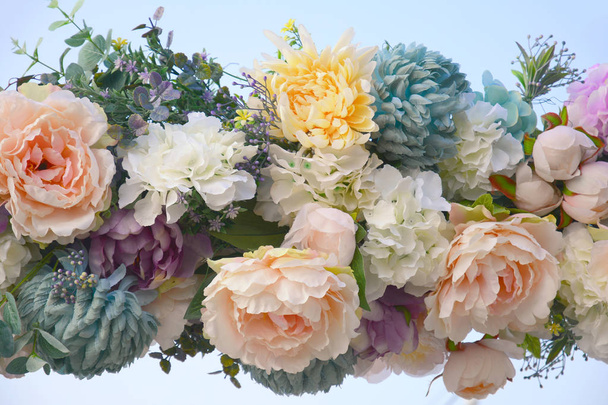 Dekoratív koszorú mesterséges virágok - Rózsa, Hortenzia, és - Fotó, kép
