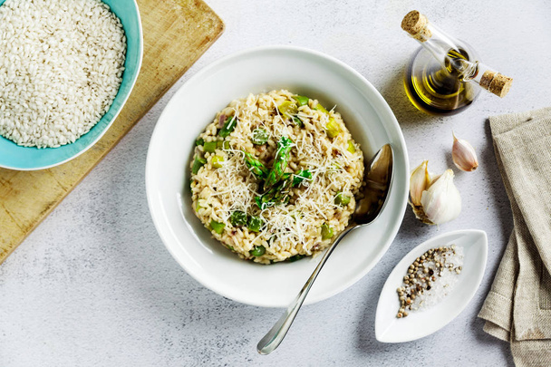 Italian risotto with spring fresh asparagus and parmesan cheese  - Foto, Bild