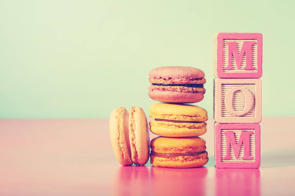 Macarons with MOM message on wooden blocks  - Fotó, kép