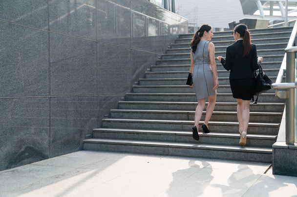 businesswomen walking up stair. - Foto, afbeelding