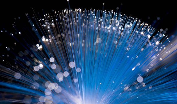 fiber optic weergegeven: gegevens of internet communicatieconcept - Foto, afbeelding