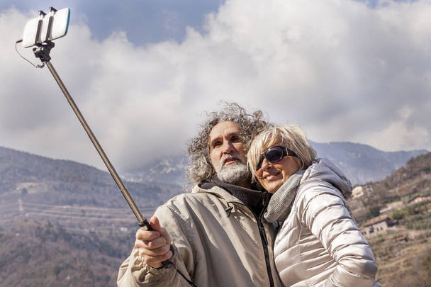 beautiful mature couple takes a selfie on the dock - Foto, afbeelding