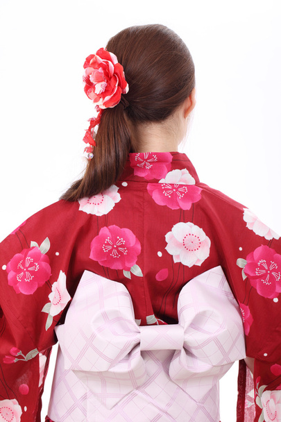 Вид сзади на молодую азиатку в кимоно
 - Фото, изображение