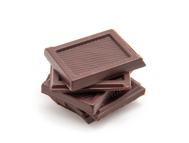 Delen van een chocoladereep, ruw gesneden - Foto, afbeelding