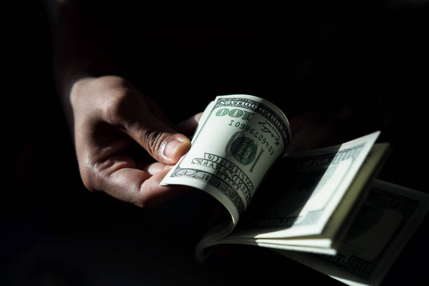 Билли Доллар в руке
 - Фото, изображение