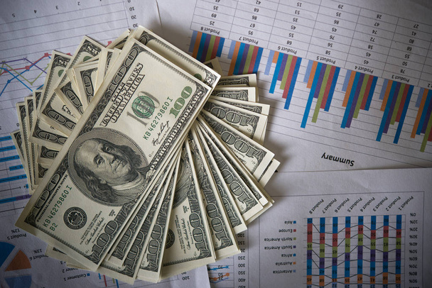 Билли Доллар с бизнес-графиком
 - Фото, изображение