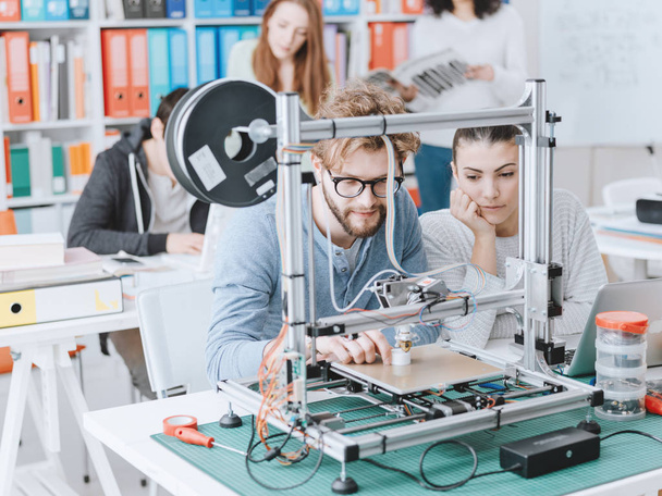 Engineering students using a 3D printer in the lab, learning and technology concept - Fotografie, Obrázek