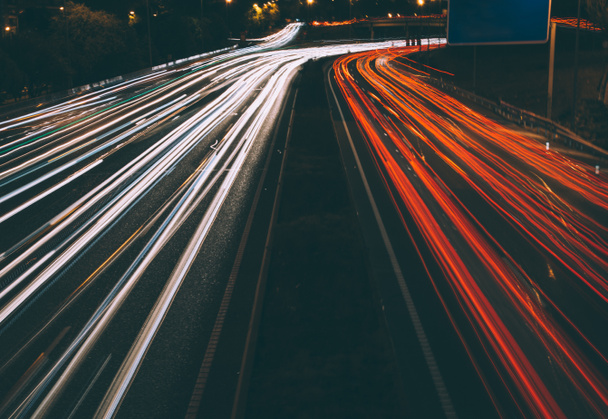 Светофоры ночью на дороге
 - Фото, изображение