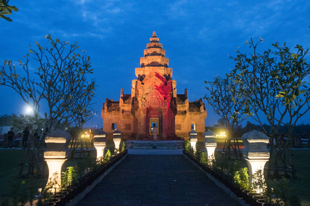 воссозданный кхмерский храм Бурирамского замка в городе Бурирам в провинции Бури Рам в Исане на северо-востоке Таиланда. Таиланд, Бурирам, Ноябрь, 2017
. - Фото, изображение