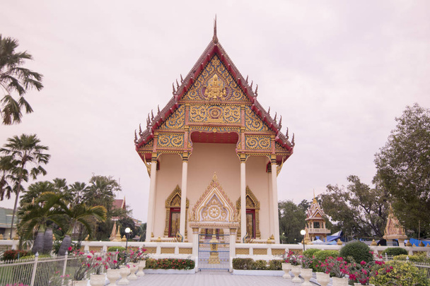 o Wat Klang no centro da cidade de Buriram, na província de Buri Ram, em Isan, no nordeste da Tailândia. Tailândia, Buriram, novembro de 2017
. - Fotografia, imagem