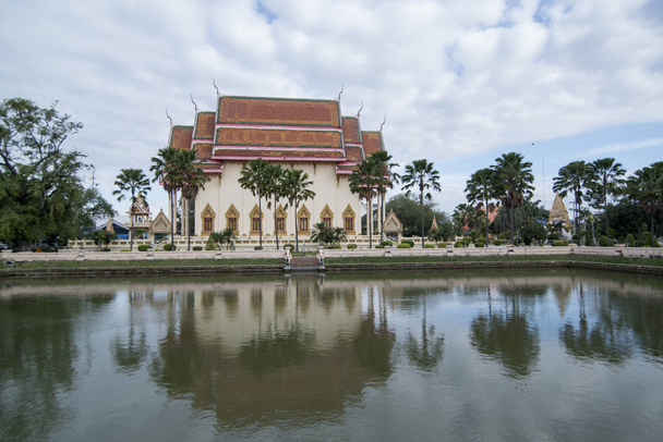 le Wat Klang dans le centre-ville de Buriram dans la province de Buri Ram à Isan dans le nord-est de Thaïlande. Thaïlande, Buriram, novembre 2017
. - Photo, image