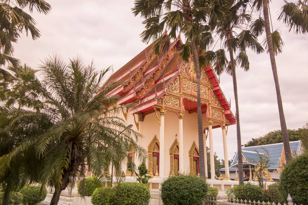 το Wat Klang στο κέντρο της πόλης της Buriram για την επαρχία της Μπούρι Ραμ στην Isan στην βορειοανατολική Ταϊλάνδη. Ταϊλάνδη, Buriram, Νοέμβριος 2017. - Φωτογραφία, εικόνα