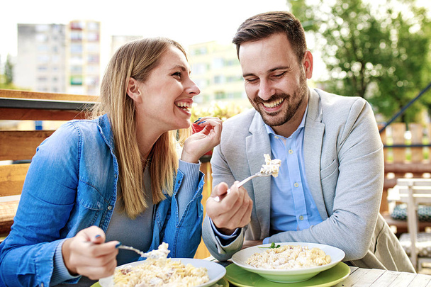 Couple enjoying restaurant - Fotografie, Obrázek