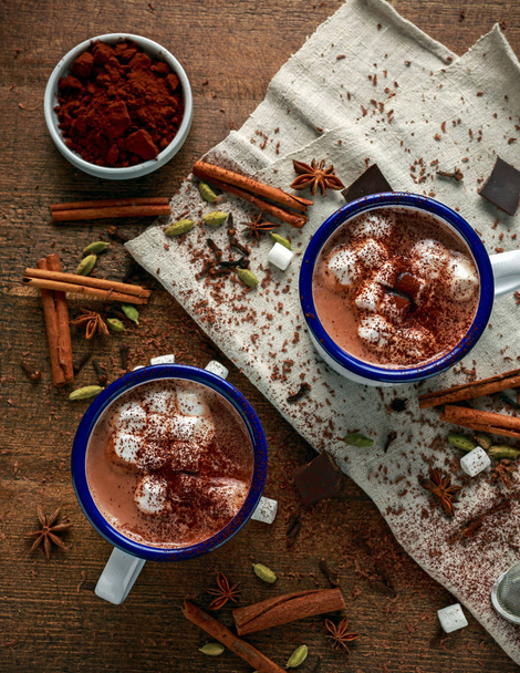 Hot chocolate, cocoa with spice and marshmallow in rustic cups. - Foto, afbeelding