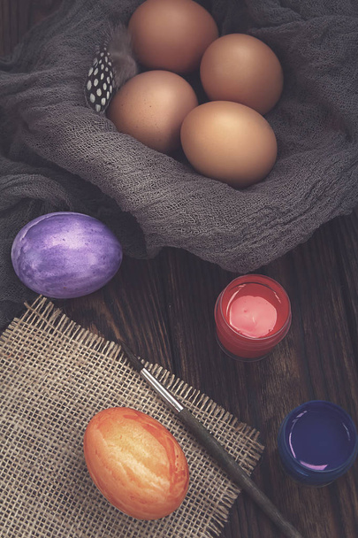 la coloration des œufs pour le Pâques à la maison - Photo, image