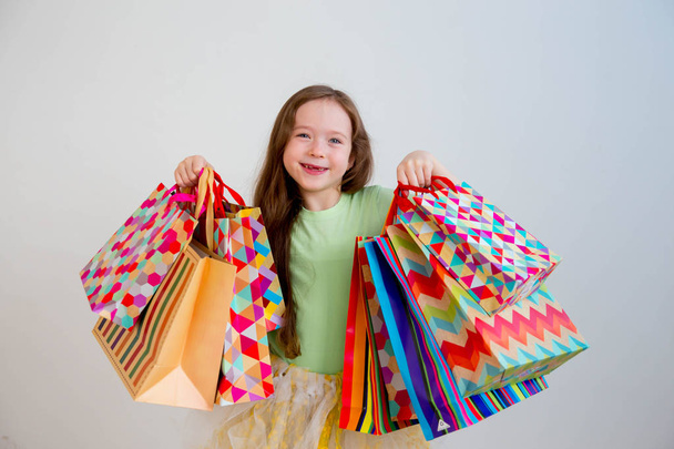 Little girl shopping - Foto, Imagen