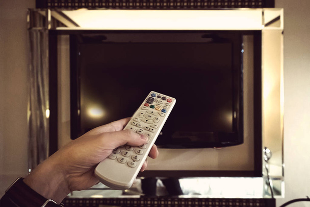 TV dálkové ovládání v ruce - Fotografie, Obrázek