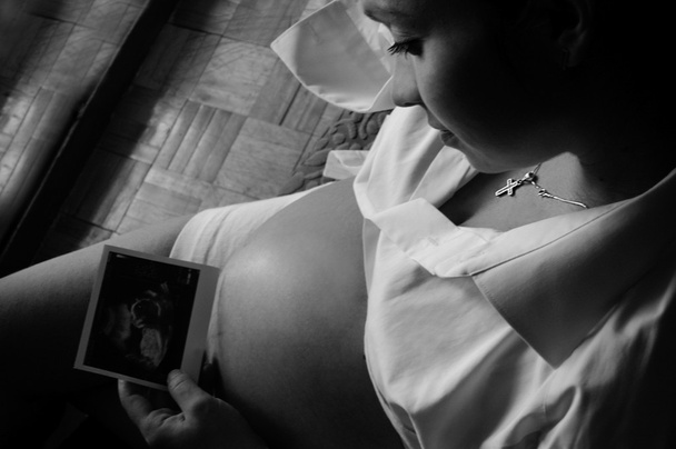 Mujer embarazada hermosa - Foto, imagen