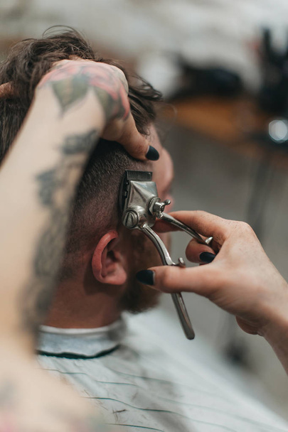 Dangerous razors in barbershop - Foto, imagen