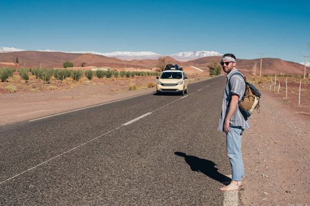 A person who rides hitchhiker - Valokuva, kuva