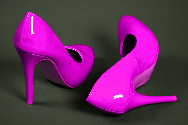 rosa Schuhe mit hohen Absätzen - Foto, Bild