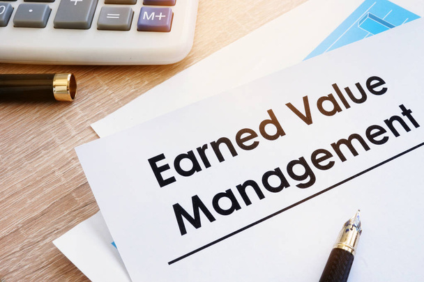 Document Earned Value Management on a desk. - Foto, Imagen