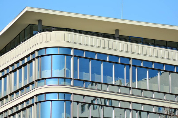 Äußere eines modernen Bürogebäudes - Foto, Bild
