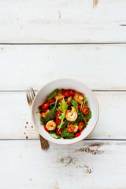 Arugula salad with shrimp - Foto, Bild