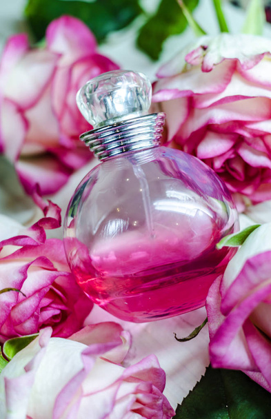 floral female perfume - Foto, afbeelding
