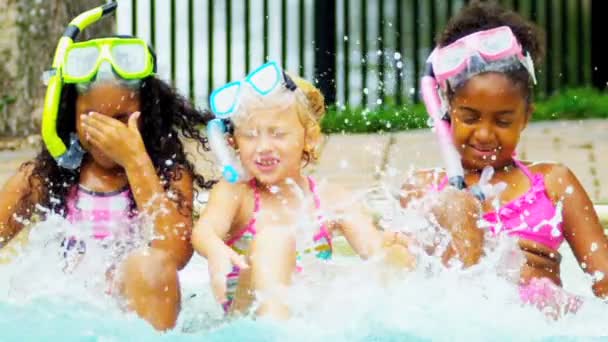 Petits amis mignons mode de vie sain natation
 - Séquence, vidéo