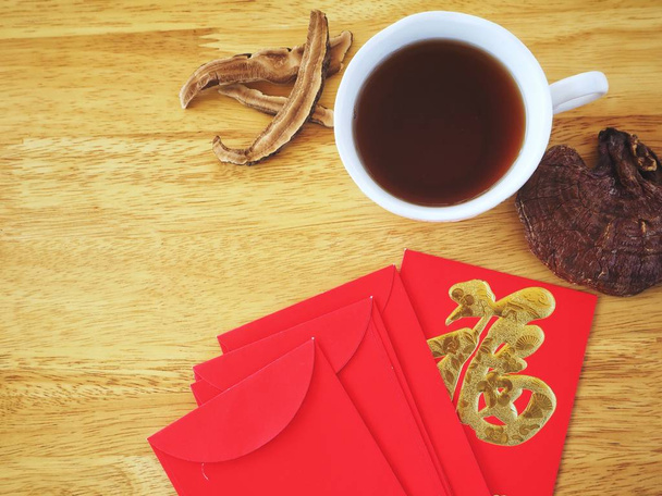 Kırmızı zarf ganoderma Lucidium mantar çayı ile Çin - Fotoğraf, Görsel