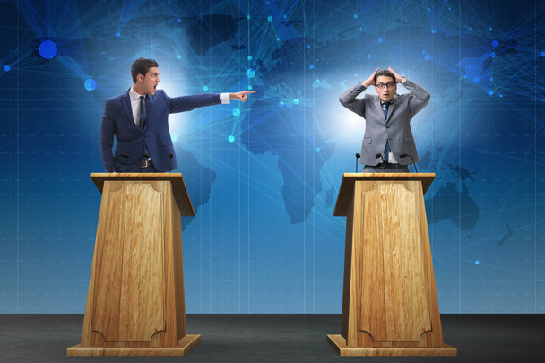 Dos hombres de negocios han acalorado la discusión en el panel de discusión - Foto, Imagen