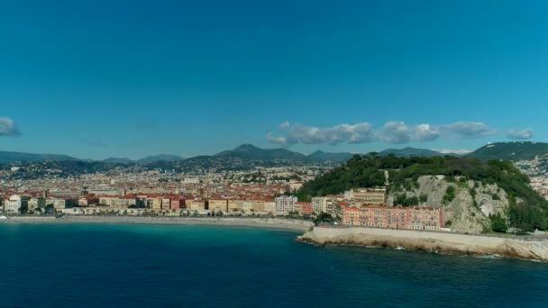 Vista aérea del paseo marítimo de Niza Francia y del mar Mediterráneo
 - Metraje, vídeo