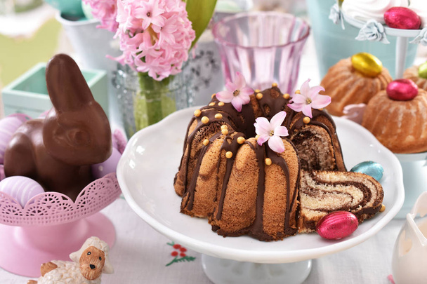 easter festive table with marble ring cake - Foto, immagini