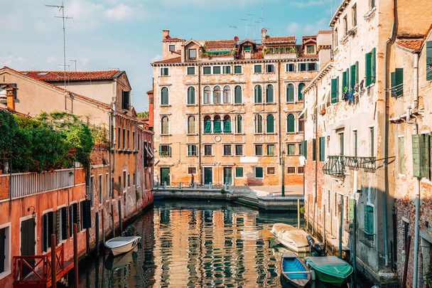 Europese oude gebouwen met canal in Venetië, Italië - Foto, afbeelding