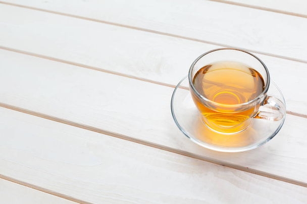 Aromatic fresh tea on wooden table - Foto, afbeelding
