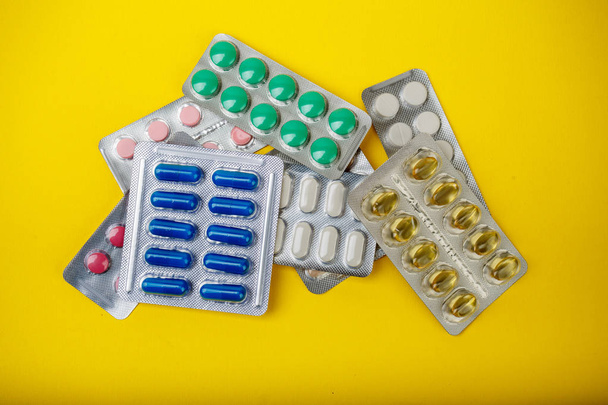 drug prescription for treatment medication.pharmacy theme, capsule pills with medicine. - Foto, Bild