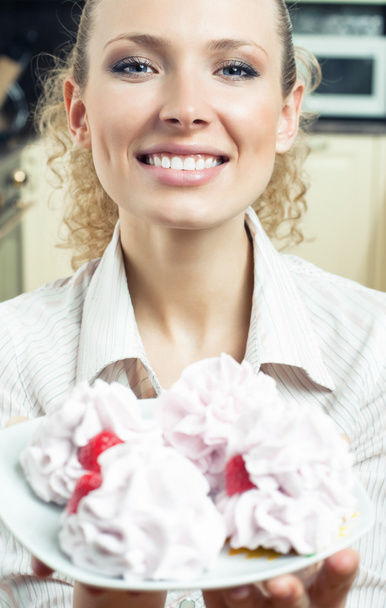 Cheerful smiling woman with plate of cakes - Foto, Bild
