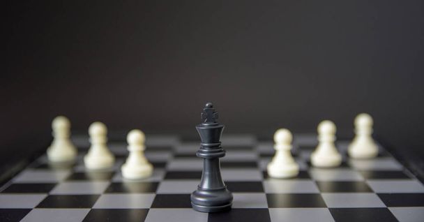 shakkilautapeli käsite liikeideoita ja kilpailu
 - Valokuva, kuva