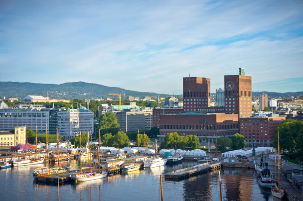 Uma vista da Câmara Municipal de Oslo
 - Foto, Imagem