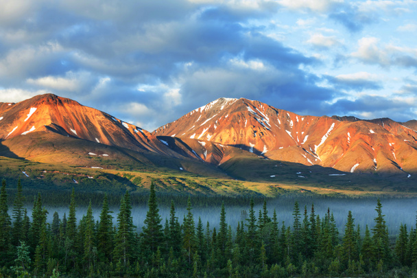 vuoret Alaskassa
 - Valokuva, kuva