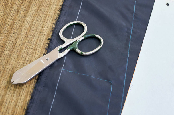 Large scissors for cutting fabrics on the table. - Φωτογραφία, εικόνα