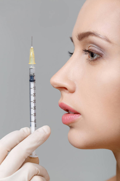 woman getting cosmetic injection - Foto, immagini